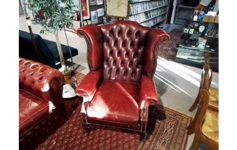 FAUTEUIL CUIR ROUGE CHESTERFIELD PIED QUEEN ANNE