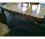 TABLE STYLE LOUIS XV AVEC ALLONGES INTERIEURES