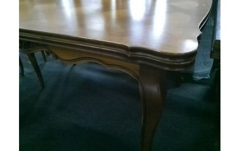 TABLE STYLE LOUIS XV AVEC ALLONGES INTERIEURES