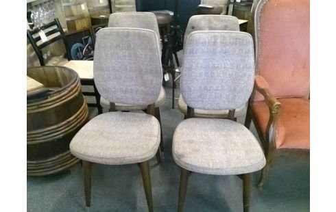 LOT DE 4 CHAISES VINTAGE (UNE TACHEE ET MANQUE 2 EMBOUTS)