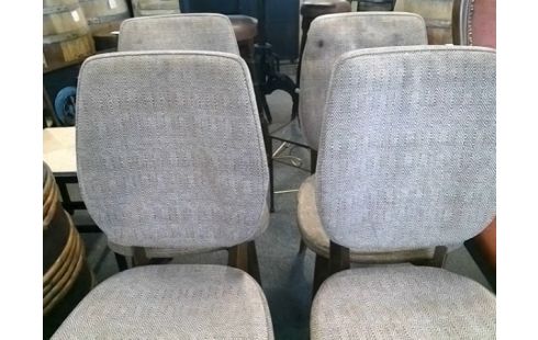 LOT DE 4 CHAISES VINTAGE (UNE TACHEE ET MANQUE 2 EMBOUTS)