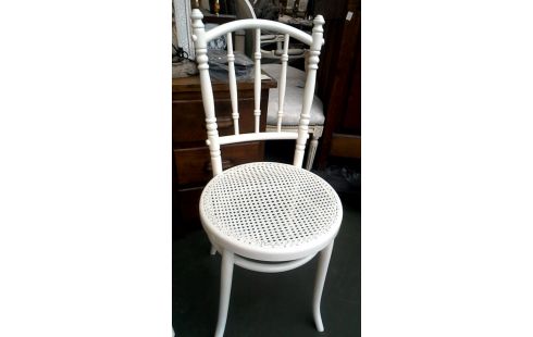 STOEL WIT HOUT CANNAGE