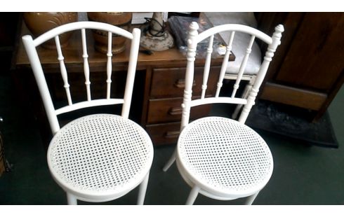 STOEL WIT HOUT CANNAGE