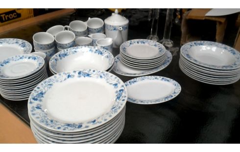 SERVICE PORCELAINE BLANCHE BLEUE