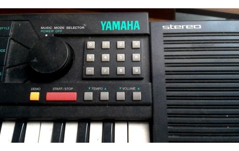 SINTETIZADOR YAMAHA