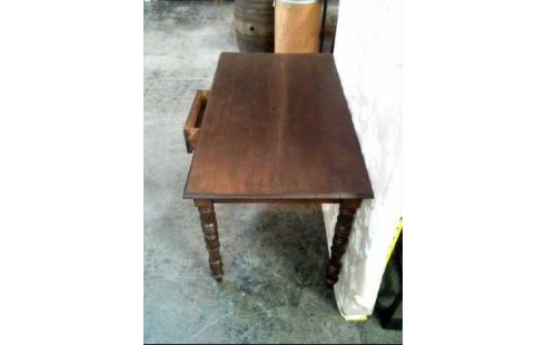 TABLE FONCE