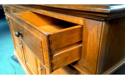 NIEDRIGES BUFFET EICHE 3 TÜREN / 3 SCHUBLADEN