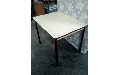 TABLE BRAUN