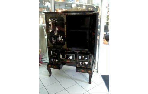 ARMOIRE CHAPEAU DE GENDARME