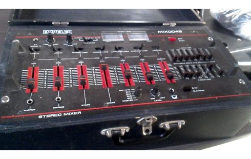 TABLE DE MIXAGE