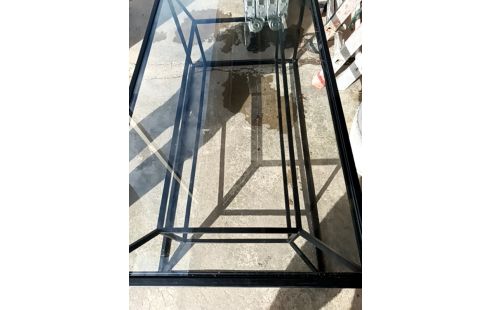TABLE BASSE MÉTALLIQUE ET VERRE