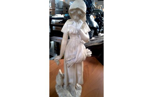 STATUE FRAU MET