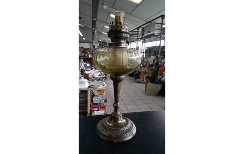 LAMPE A PETROLE