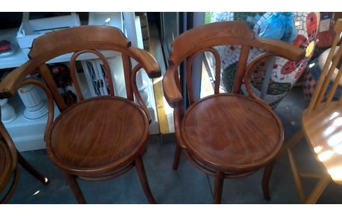 STOEL CAFE LOT VAN 3