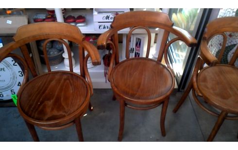 STOEL CAFE LOT VAN 3