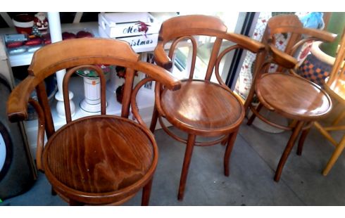 STOEL CAFE LOT VAN 3