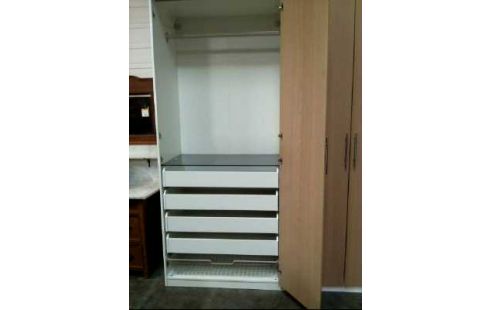SCHRANK HOLZ 4-TÜREN SCHUBL. BELEUCHT.