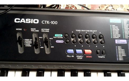 SYNTHETISEUR CASIO