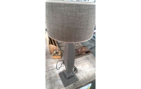 LAMPADAIRE GRIS
