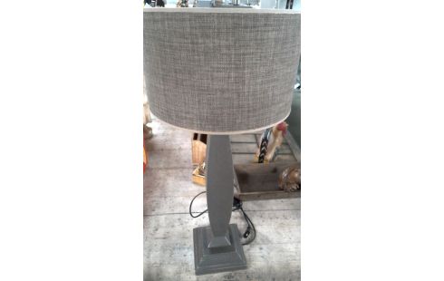 LAMPADAIRE GRIS