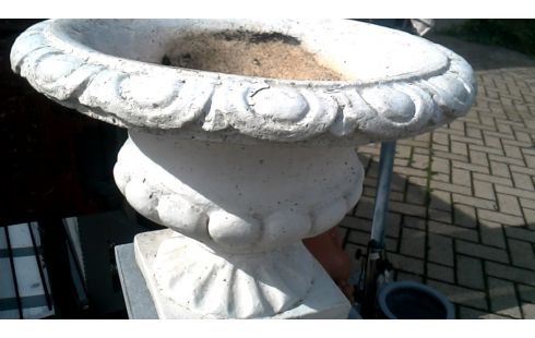 BLOEMBAK ROND BETON PER STUK