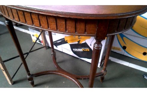 TABLE D'APPOINT OVALE ORME