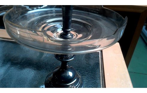 CALICE CRISTAL DESSUS PIED ARGENTE
