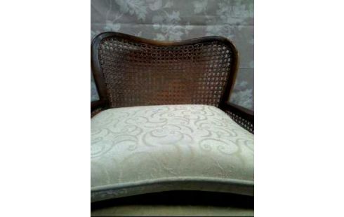 SILLA BAJA PARA SENTARSE JUNTO AL FUEGO CLARO
