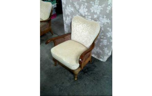 SILLA BAJA PARA SENTARSE JUNTO AL FUEGO CLARO