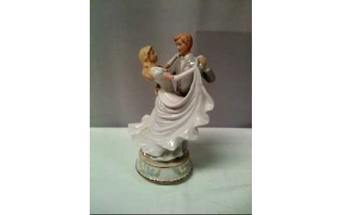 PORZELLANFIGUR BRAUTPAAR TANZEND
