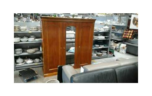 ARMOIRE  3 PORTES 