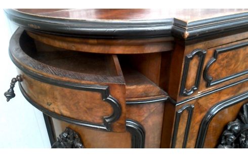 BUFFETKAST. BIEDERMEIER WORTELHOUT