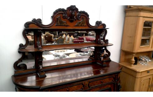 BUFFETKAST. BIEDERMEIER WORTELHOUT