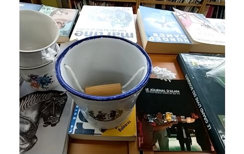 SEAU BLANC CONTOUR BLEU