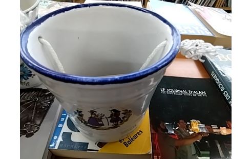 SEAU BLANC CONTOUR BLEU