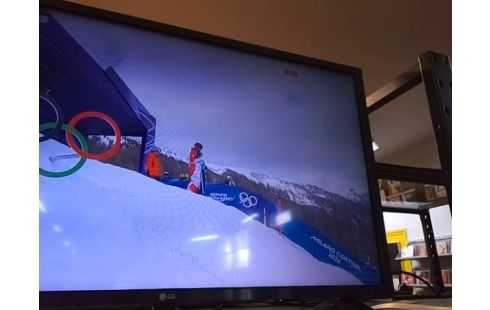 TELEVISEUR LG 80CM / SMART TV / TELECOMMANDE