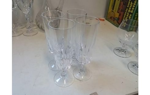 LOT DE 4 FLUTES VERRES