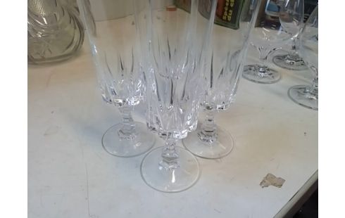 LOT DE 4 FLUTES VERRES