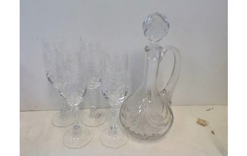 LOT DE 4 FLUTES VERRES AVEC CARAFE