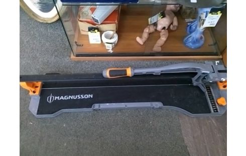 COUPE CARREAU MAGNUSSON