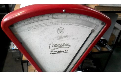 BALANZA 1 ROJO ANTIGUO