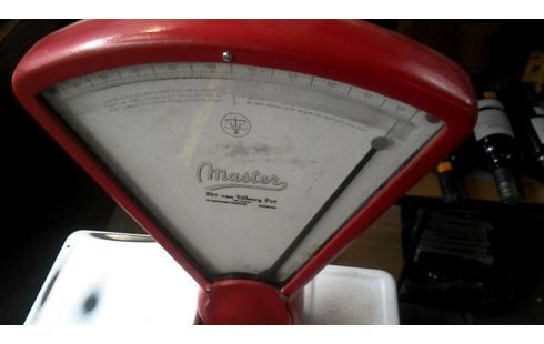 BALANZA 1 ROJO ANTIGUO