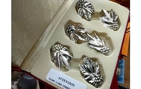 DECORATION PORTE COUTEAU RAISIN 6