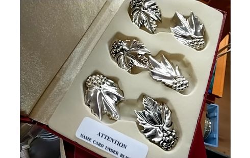 DECORATION PORTE COUTEAU RAISIN 6