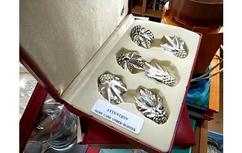 DECORATION PORTE COUTEAU RAISIN 6