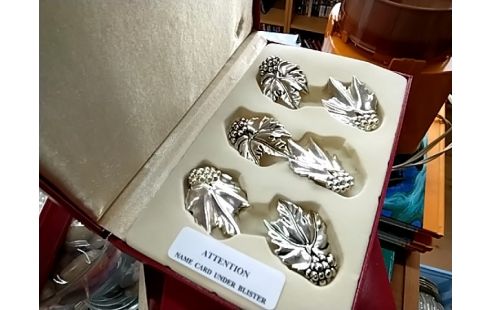 DECORATION PORTE COUTEAU RAISIN 6