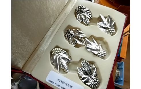 DECORATION PORTE COUTEAU RAISIN 6