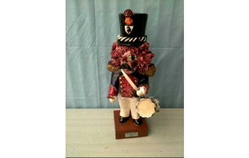 FASTNACHTSFIGUREN BASEL VERSCHIEDEN