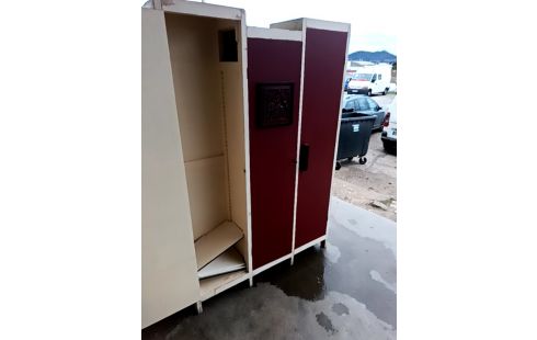 MEUBLE D'APPOINT + CLE