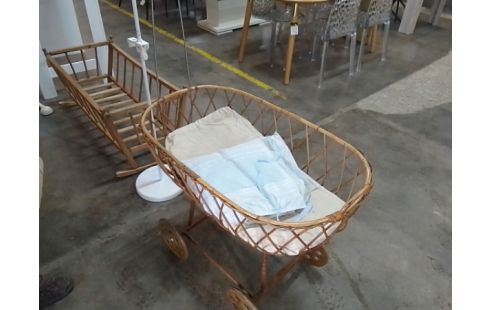 BERCEAU BAMBOU SUR ROULETTES